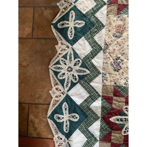 Handmade Floral Design Patchwork & Lace Quilt 76"x80" with Intricate Patterns & - Picture 3 of 10